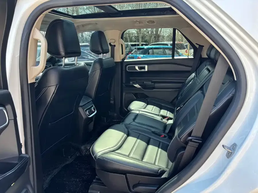 Ford Explorer Explorer 2023 EcoBoost 285 4WD Fashion Plus Edition 7 Seaters 2023 — миниатюра 2