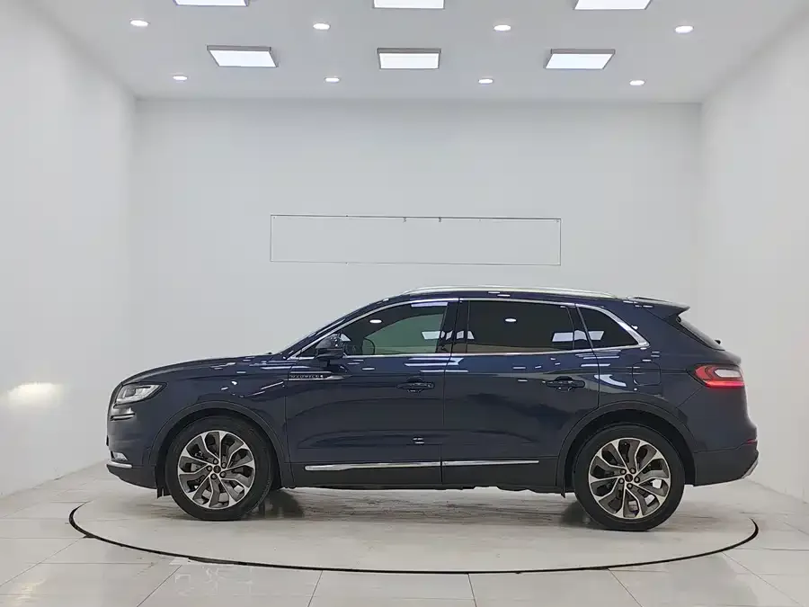 Lincoln Navigator Navigator 2021 2.0T 4WD Elegant Edition 2022 — миниатюра 2