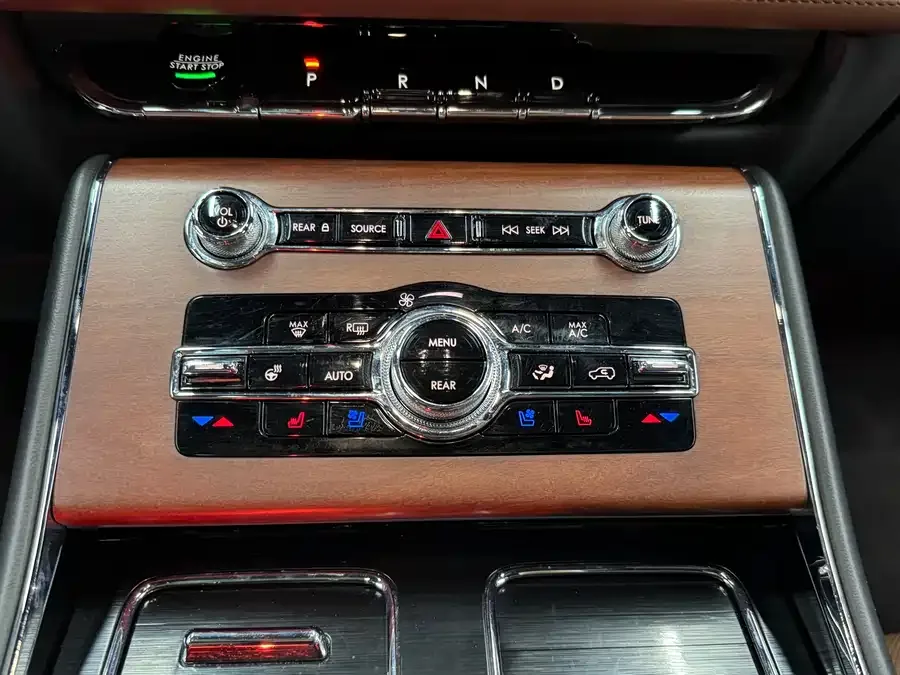 Lincoln Aviator Aviator 2021 3.0T V6 four-wheel drive executive version 2022 — миниатюра 3
