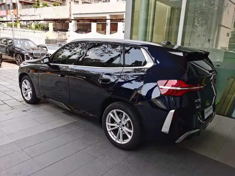 BMW X3 2025 xDrive25L Luxury Package 2025 — миниатюра 4