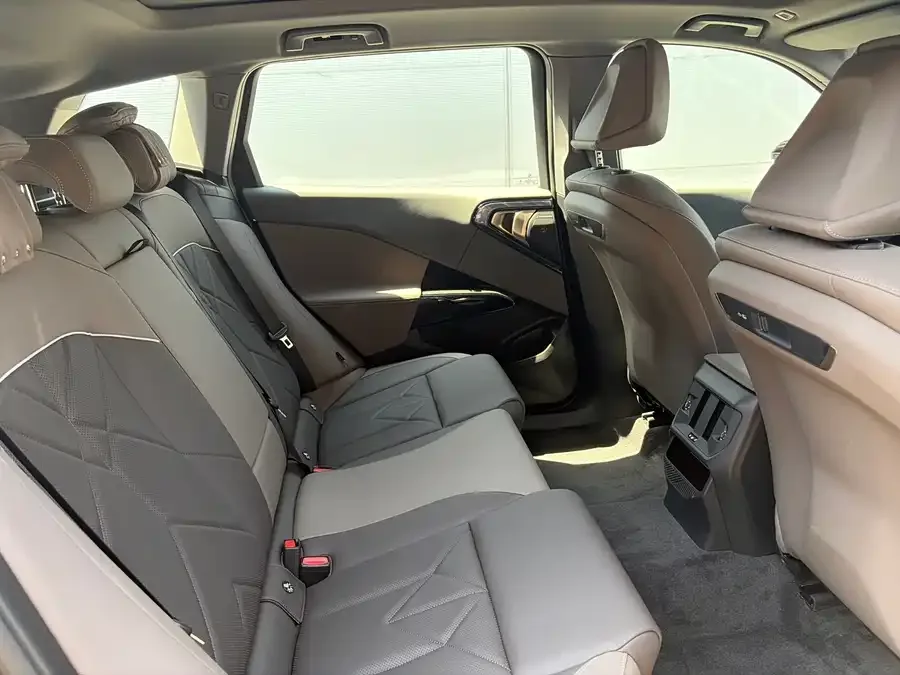 BMW X3 2025 xDrive30L Leading M Sports Package 2025 — миниатюра 5