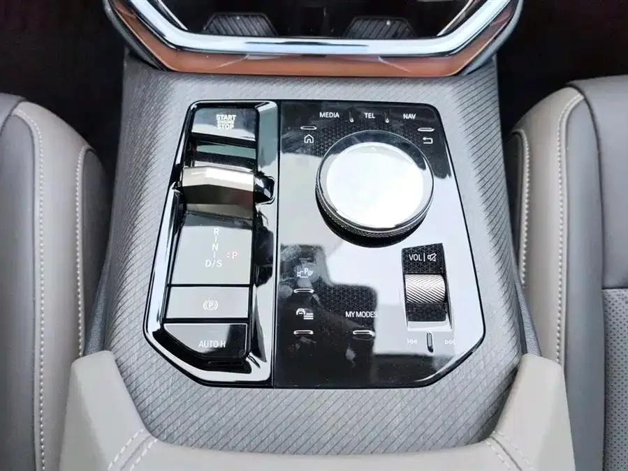 BMW X3 2025 xDrive30L Leading M Sports Package 2025 — миниатюра 4