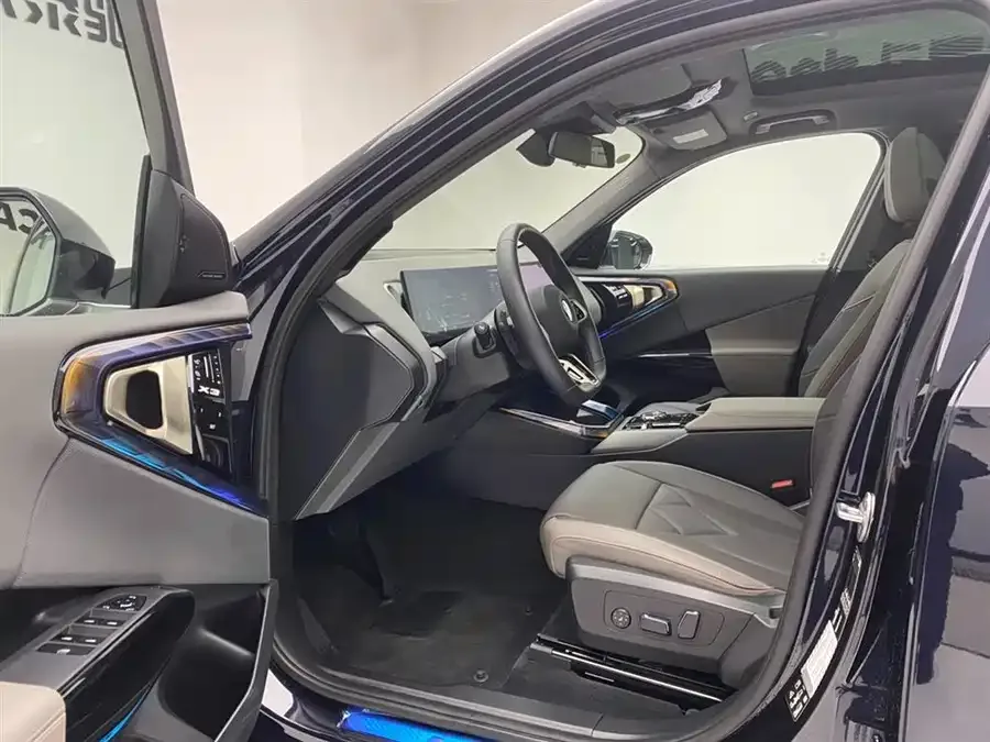 BMW X3 2025 xDrive30L Premium M Sport Night Edition 2025 — миниатюра 5