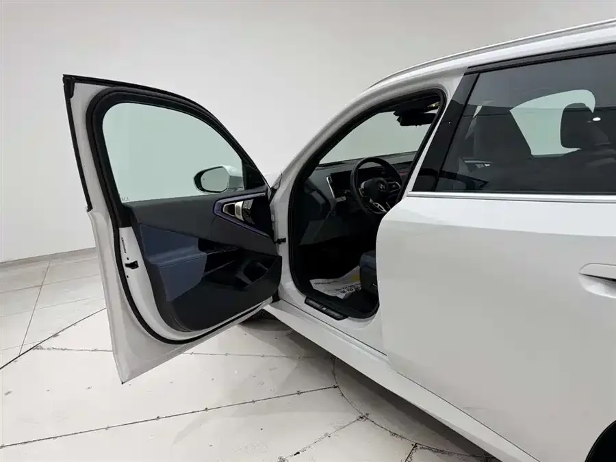 BMW X3 2025 xDrive30L Exclusive M Sport Package 2025 — миниатюра 4