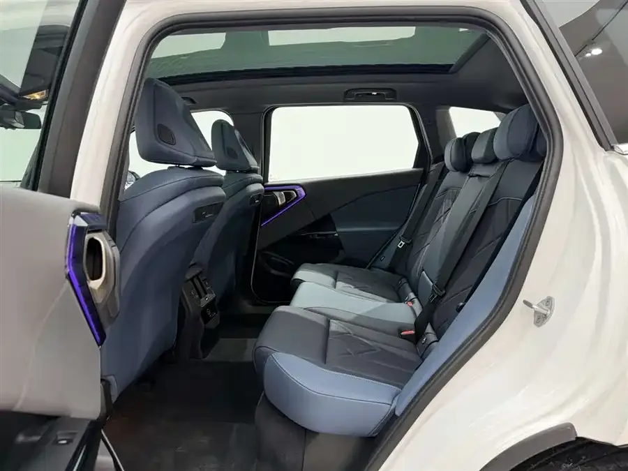 BMW X3 2025 xDrive30L Exclusive M Sport Package 2025 — миниатюра 5