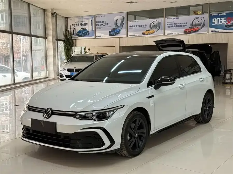 Volkswagen golf Golf 2021 280TSI DSG R-Line 2022 — фото 1, купить с доставкой в Москву