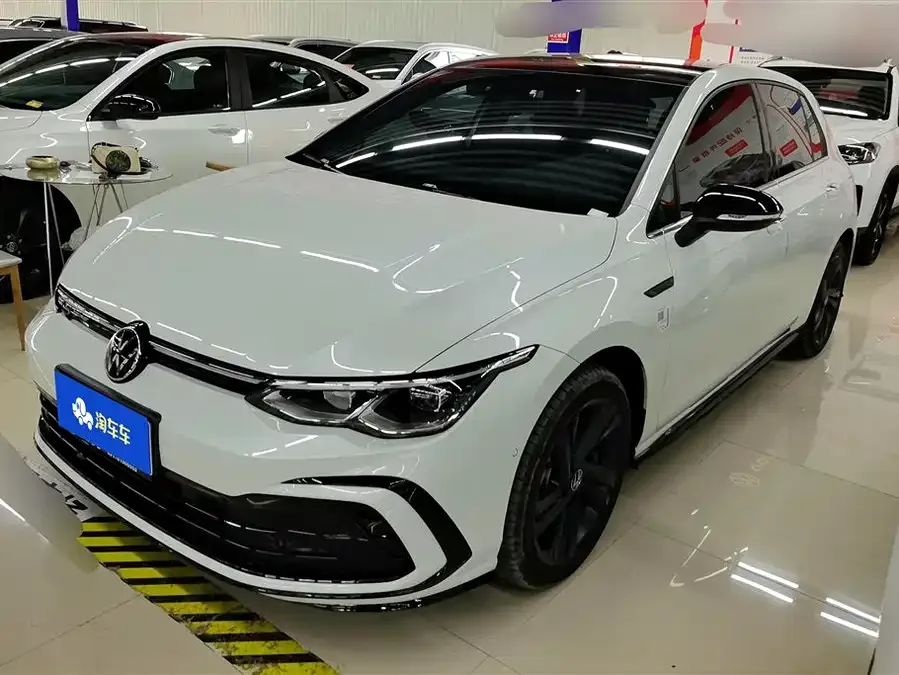 Volkswagen golf Golf 2023 facelift 280TSI DSG R-Line Lite 2024 — фото 1, купить с доставкой в Москву