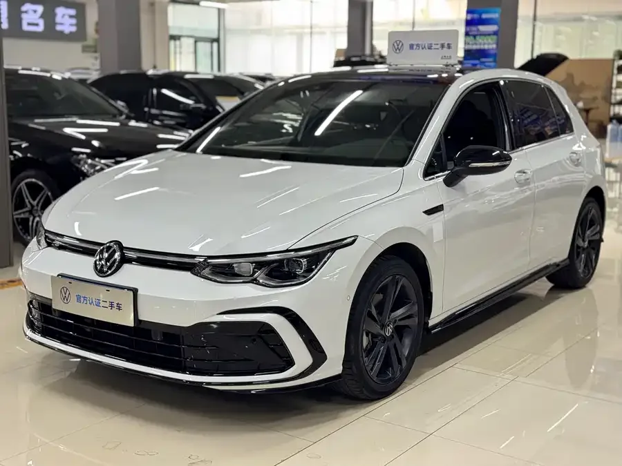 Volkswagen golf Golf 2023 280TSI DSG R-Line Lite 2023 — фото 1, купить с доставкой в Москву