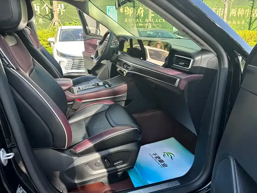 Ford Explorer Explorer 2023 EcoBoost 285 4WD Titanium Edition 7 Seaters 2023 — миниатюра 2