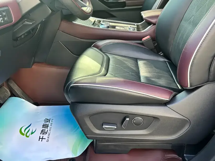 Ford Explorer Explorer 2023 EcoBoost 285 4WD Titanium Edition 7 Seaters 2023 — миниатюра 3