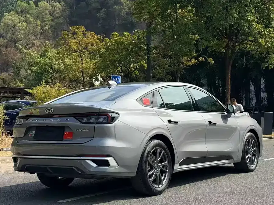 Ford Mondeo 2023 Mondeo EcoBoost 245 Luxury 2024 — миниатюра 3