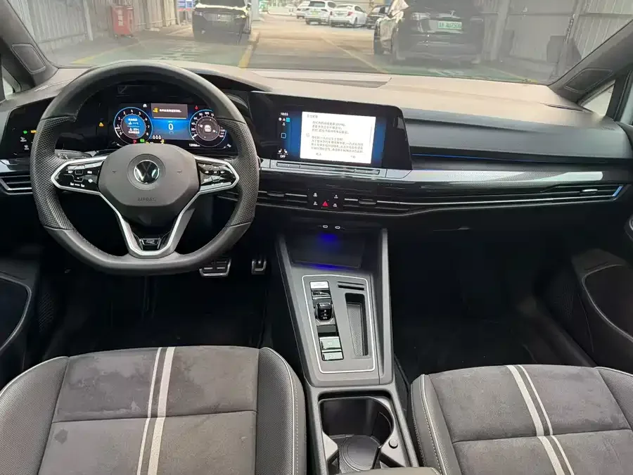 Volkswagen golf Golf 2023 280TSI DSG R-Line 2024 — миниатюра 2