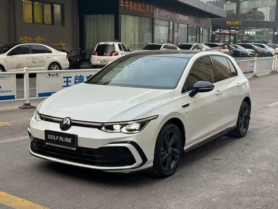 Volkswagen golf Golf 2023 280TSI DSG R-Line 2024 — фото 1, купить с доставкой в Москву