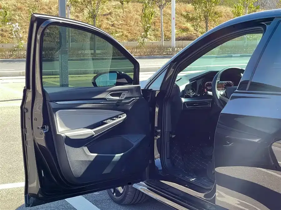 Volkswagen golf Golf 2025 facelift 300TSI R-Line 2025 — миниатюра 2