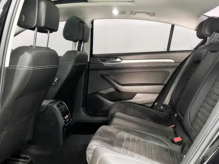 Volkswagen Magotan Magotan 2021 330TSI DSG 30th Anniversary Edition 2022 — миниатюра 4