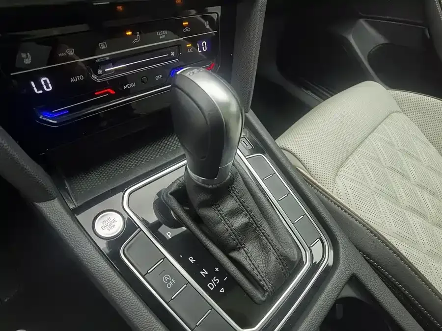 Volkswagen Magotan Magotan 2023 2 million commemorative edition 330TSI DSG luxury model 2022 — миниатюра 4