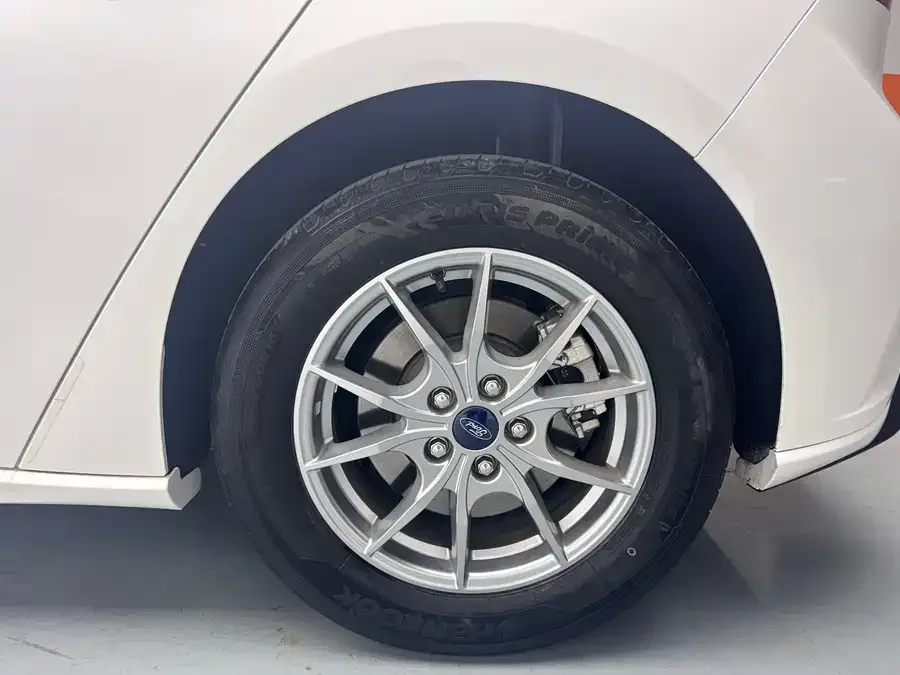 Ford Focus Focus 2021 Hatchback EcoBoost 180 Automatic Front Model 2022 — миниатюра 4