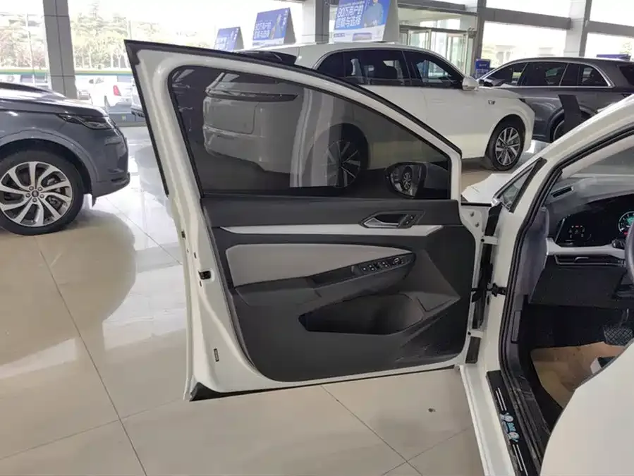 Volkswagen golf Golf 2021 280TSI DSG 30th Anniversary Edition 2022 — миниатюра 4