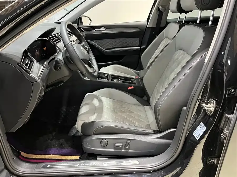 Volkswagen Magotan Magotan 2023 2 million commemorative edition 330TSI DSG leading model 2023 — миниатюра 4