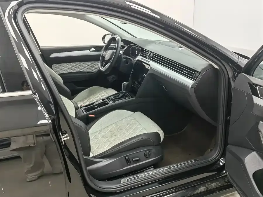 Volkswagen Magotan Magotan 2023 2 million commemorative edition 330TSI DSG luxury model 2023 — миниатюра 4