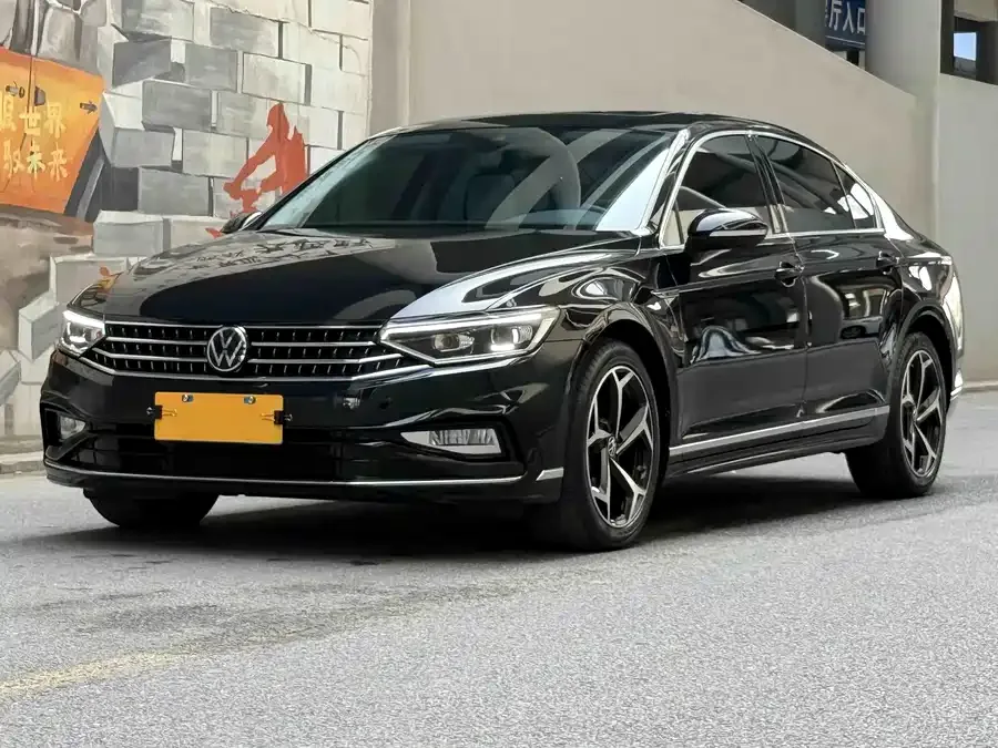 Volkswagen Magotan Magotan 2023 2 million commemorative edition 330TSI DSG luxury model 2024 — фото 1, купить с доставкой в Москву