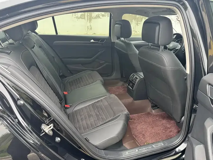 Volkswagen Magotan Magotan 2021 330TSI DSG 30th Anniversary Edition 2022 — миниатюра 5