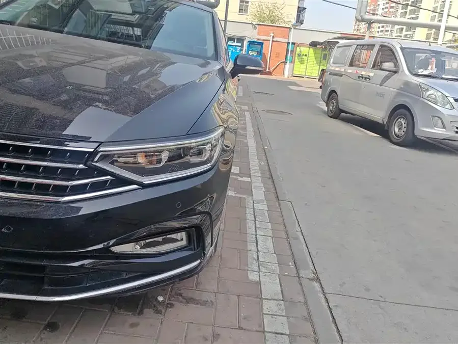 Volkswagen Magotan Magotan 2023 2 million commemorative edition 330TSI DSG luxury model 2023 — миниатюра 2