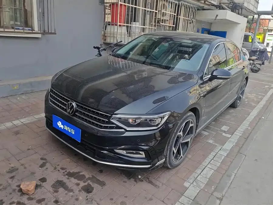 Volkswagen Magotan Magotan 2023 2 million commemorative edition 330TSI DSG luxury model 2023 — фото 1, купить с доставкой в Москву