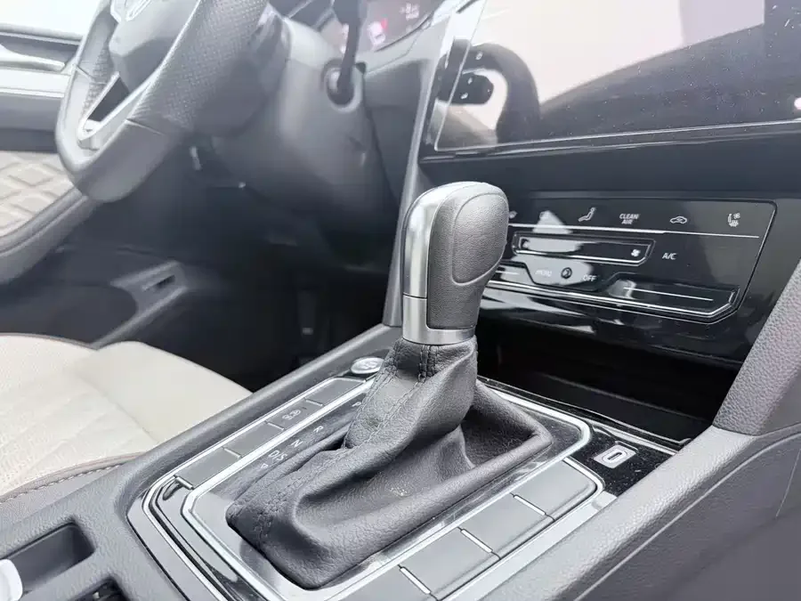 Volkswagen Magotan Magotan 2023 2 million commemorative edition 330TSI DSG luxury model 2023 — миниатюра 4