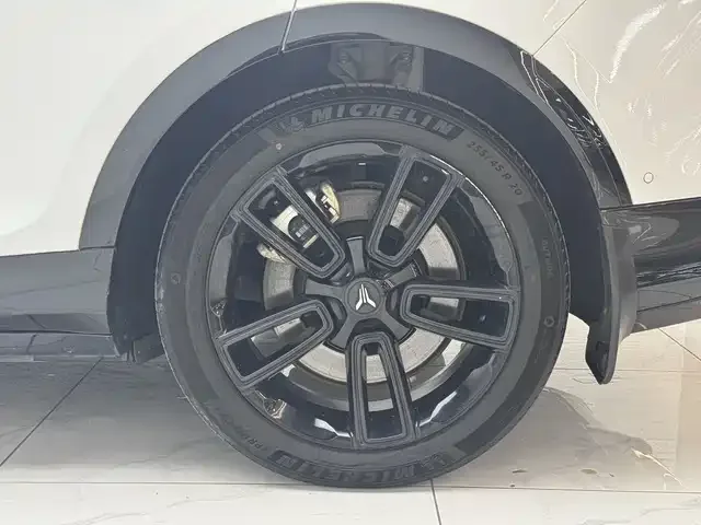 Voyah Lantu FREE Lantu FREE 2024 ultra-long battery life smart driving version 2024 — миниатюра 5