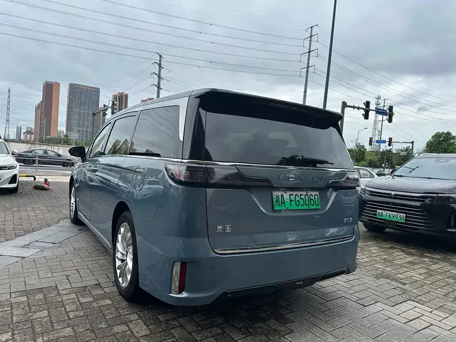 Voyah Lantu Dreamer 2022 Lantu Dreamer Low Carbon Edition + Smart Driving Package 2023 — миниатюра 2