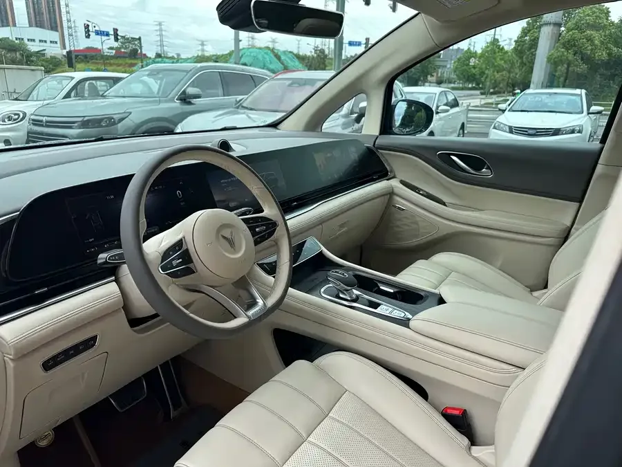 Voyah Lantu Dreamer 2022 Lantu Dreamer Low Carbon Edition + Smart Driving Package 2023 — миниатюра 3