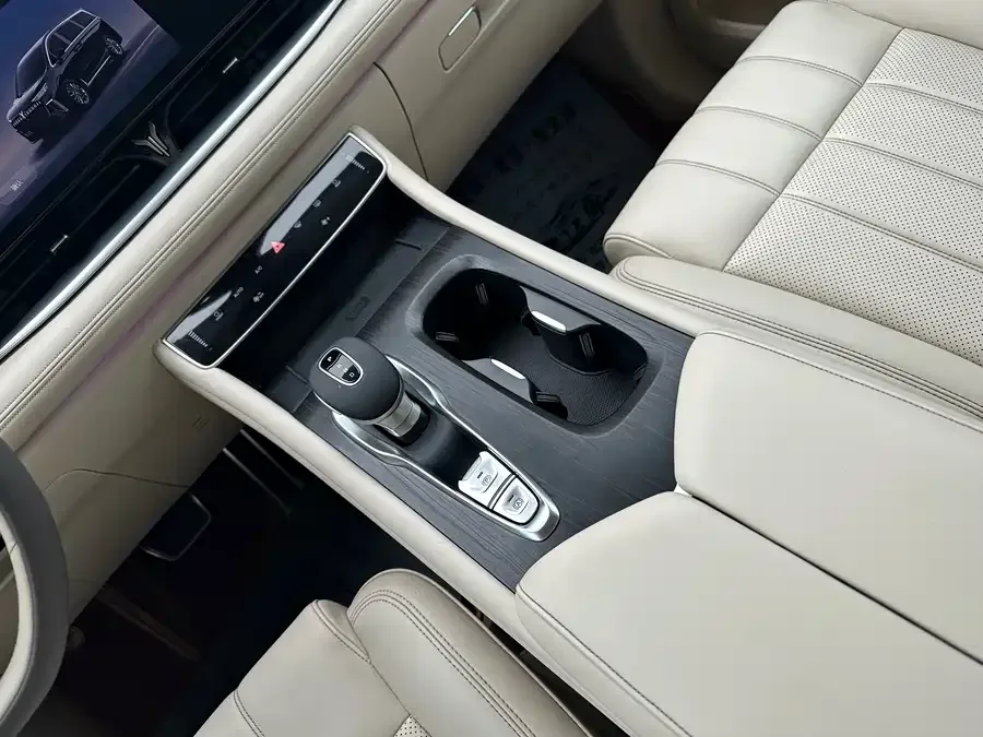 Voyah Lantu Dreamer 2022 Lantu Dreamer Low Carbon Edition + Smart Driving Package 2023 — миниатюра 4