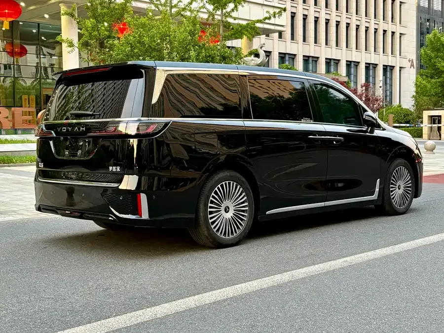 Voyah Lantu Dreamer 2025 VOYAH PHEV 4WD Excellence Kunpeng Edition 2025 — миниатюра 4