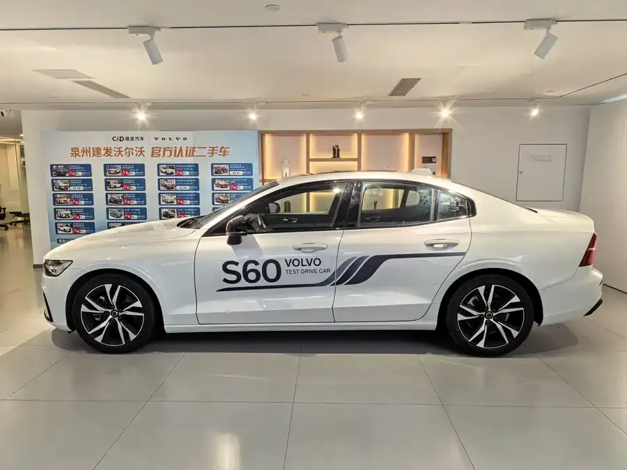 Volvo S60 2024 B5 Smart Sports Edition 2024 — миниатюра 4