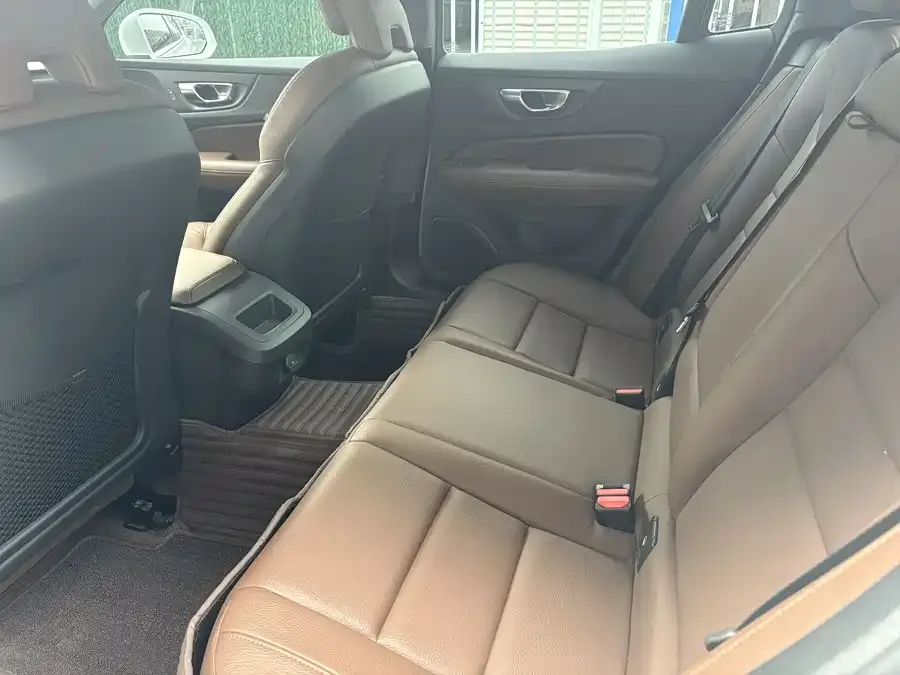 Volvo S60 2025 B4 Zhiyi Luxury Edition 2025 — миниатюра 2