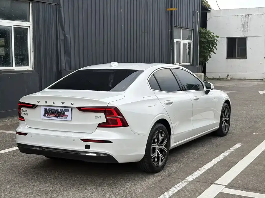 Volvo S60 2025 B4 Zhiyi Luxury Edition 2025 — миниатюра 5