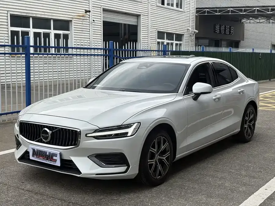 Volvo S60 2025