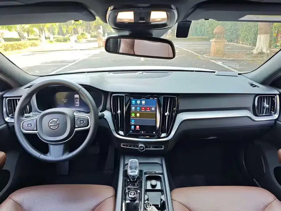 Volvo S60 2024 B4 Luxury Edition 2023 — миниатюра 2