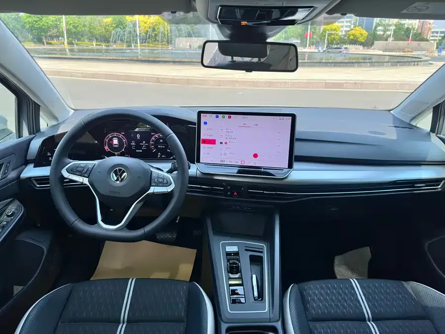 Volkswagen golf Golf 2025 facelift 300TSI Pro 2025 — миниатюра 5