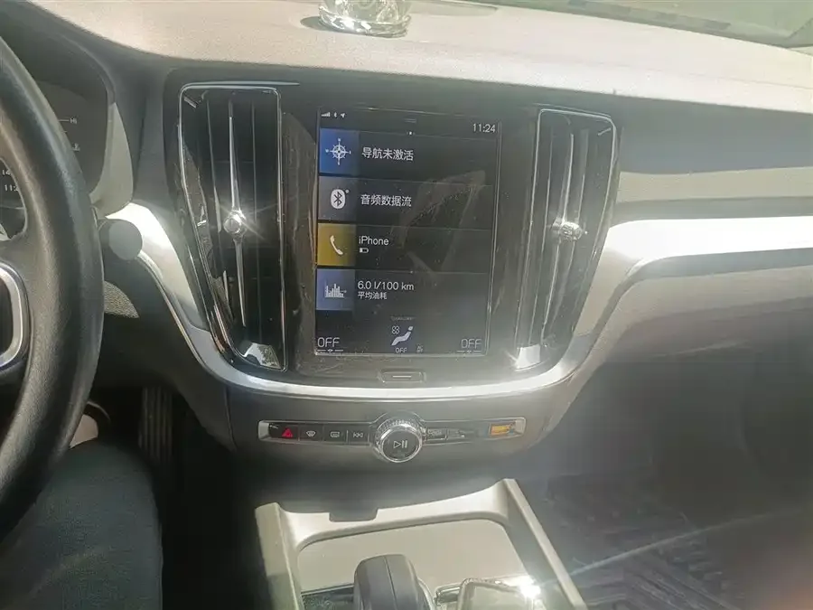 Volvo S60 2022 B4 Zhiyi Luxury Edition 2022 — миниатюра 3