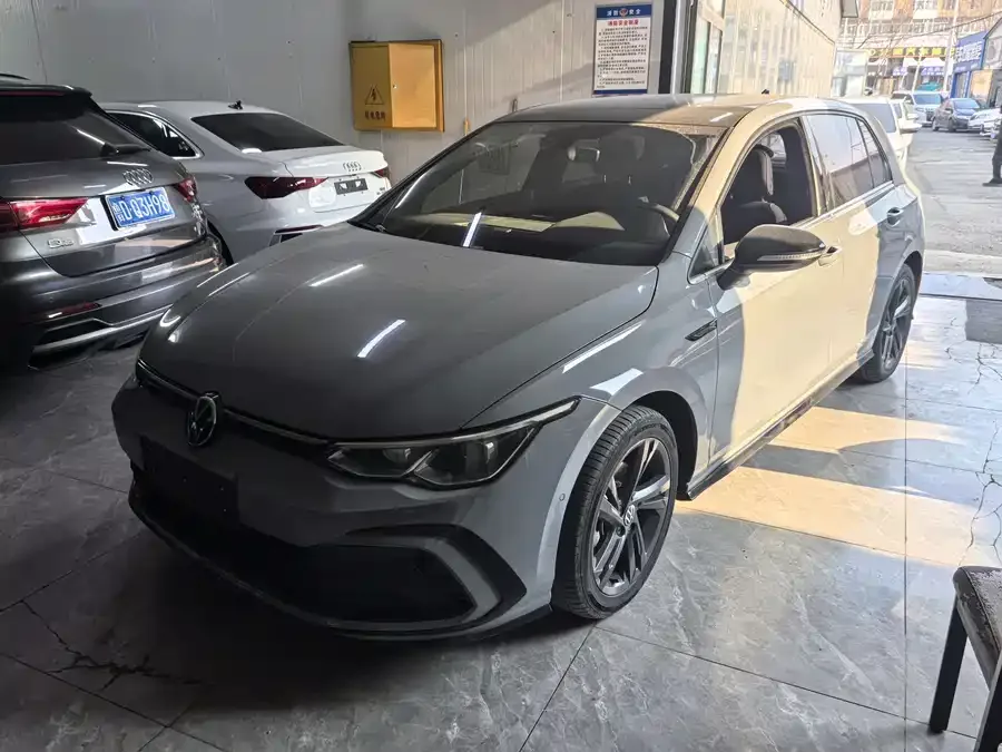 Volkswagen golf Golf 2023 280TSI DSG R-Line Lite 2023 — фото 1, купить с доставкой в Москву