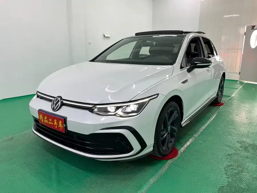 Volkswagen golf Golf 2023 280TSI DSG R-Line 2023 — фото 1, купить с доставкой в Москву