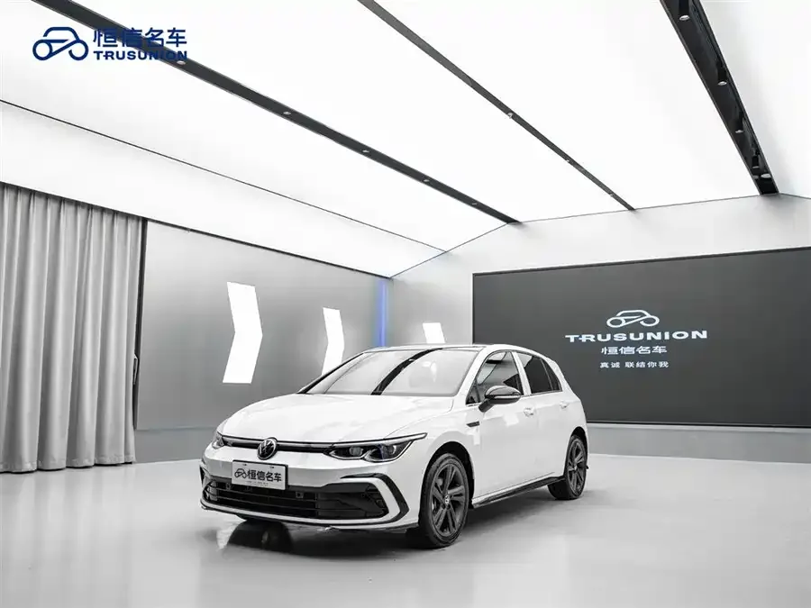 Volkswagen golf Golf 2023 facelift 280TSI DSG R-Line 2023 — фото 1, купить с доставкой в Москву