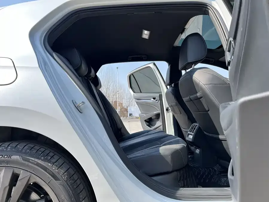 Volkswagen golf Golf 2021 280TSI DSG R-Line 2022 — миниатюра 5