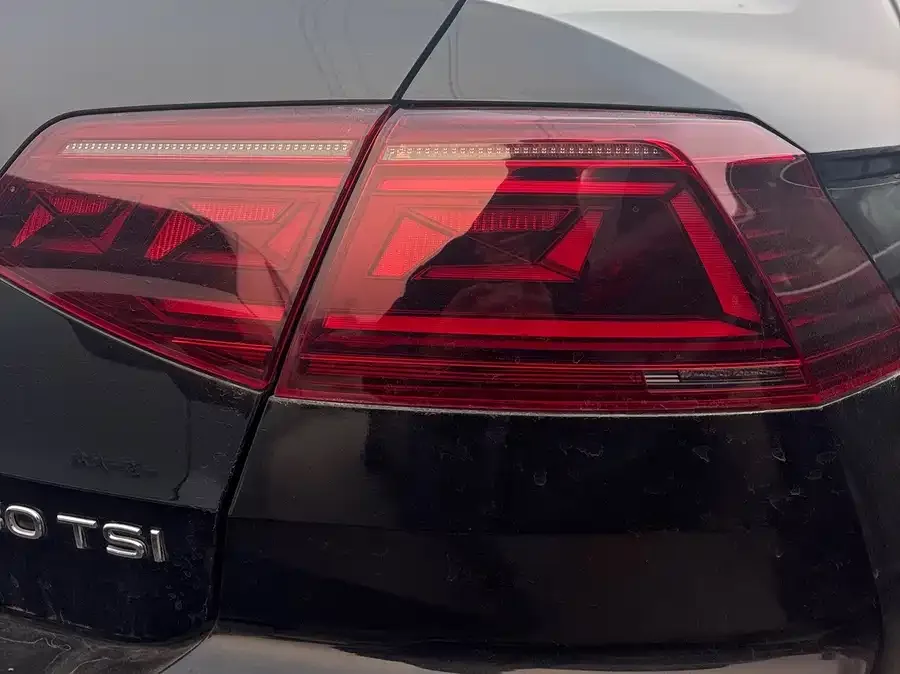 Volkswagen Magotan Magotan 2023 2 million commemorative edition 330TSI DSG luxury model 2024 — миниатюра 4
