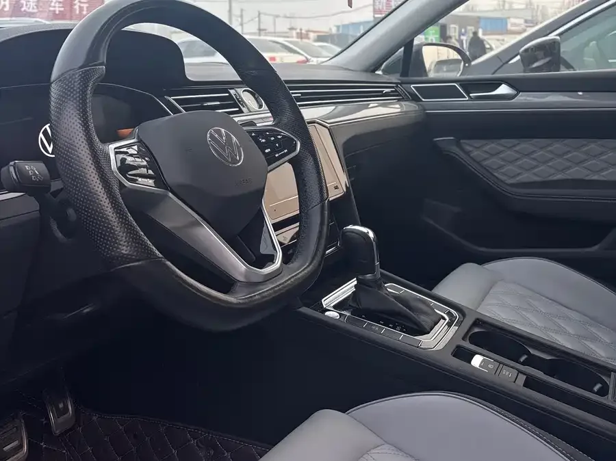 Volkswagen Magotan Magotan 2023 2 million commemorative edition 330TSI DSG luxury model 2024 — миниатюра 5