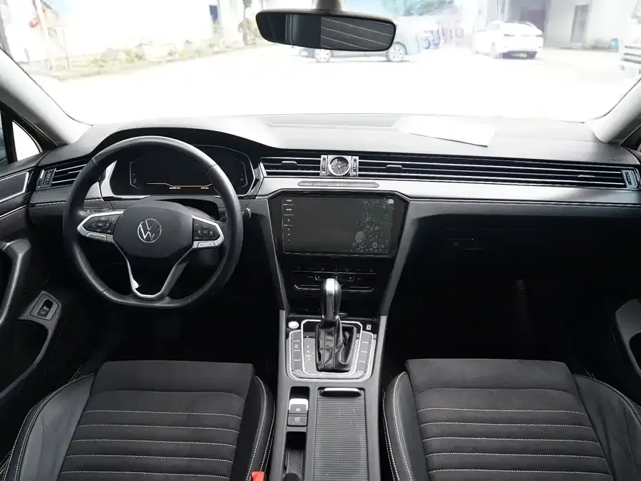 Volkswagen Magotan Magotan 2021 330TSI DSG 30th Anniversary Edition 2022 — миниатюра 2