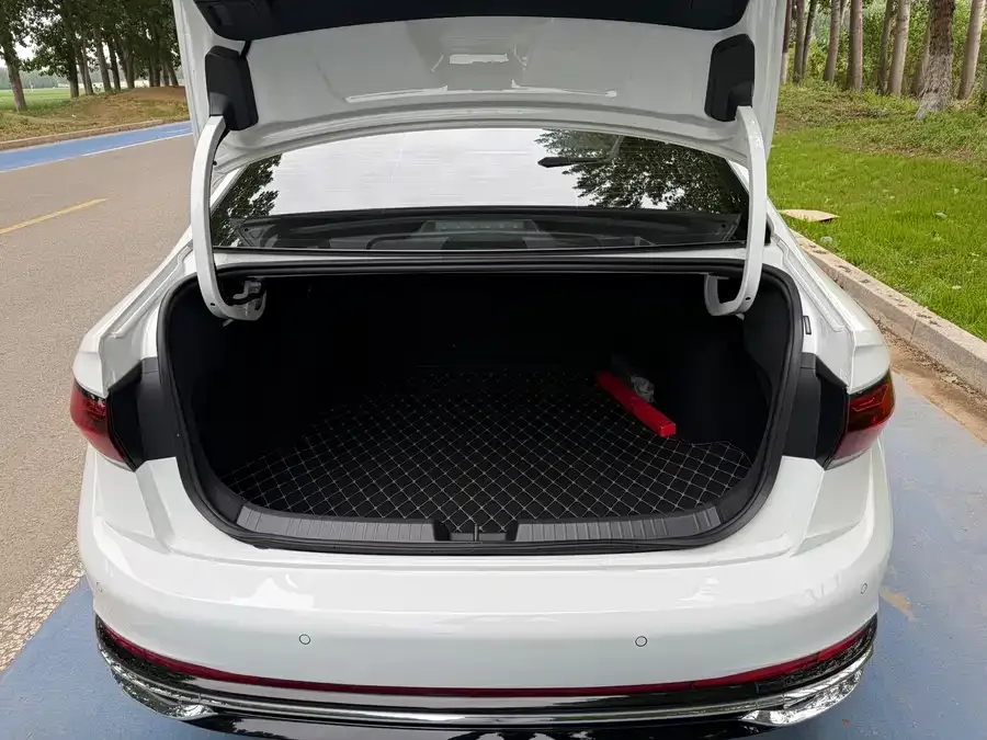 Volkswagen Sagitar 2023 Sagitar 300TSI DSG Beyond Edition 2023 — миниатюра 5