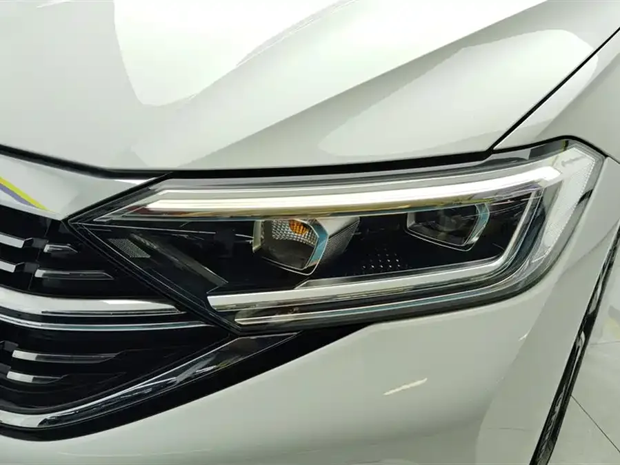 Volkswagen Sagitar 2024 Sagitar 300TSI DSG Flying Edition 2024 — миниатюра 2
